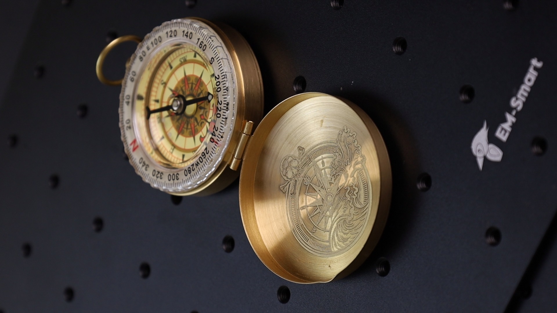 compass_bronze marking